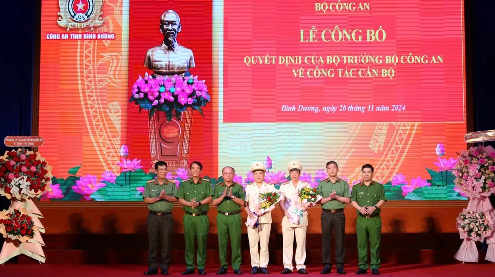 Sau khi có thêm 2 Phó Giám đốc, Công an tỉnh Bình Dương có tổng cộng 6 Phó Giám đốc. Phó Giám đốc (1).jpg