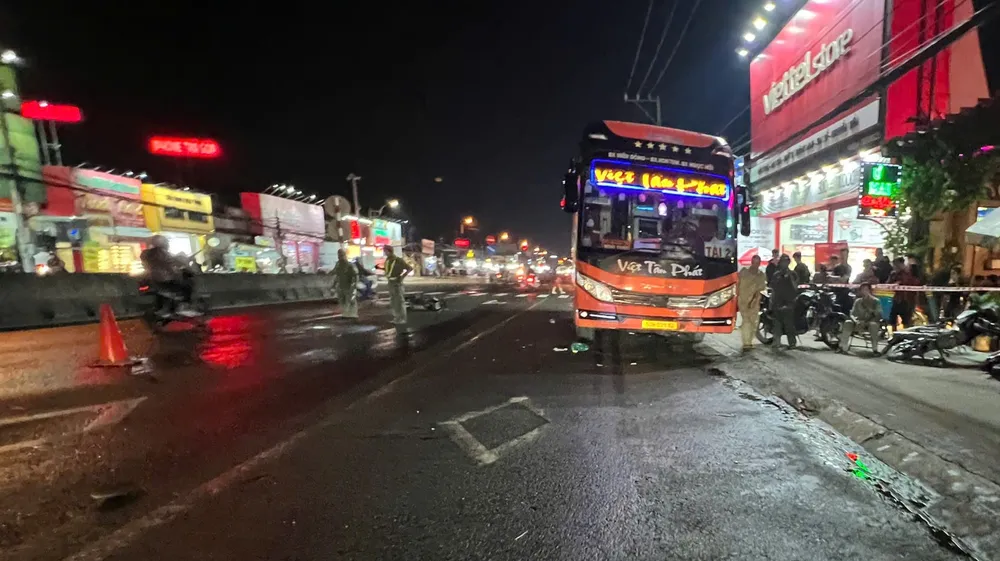 Hiện trường xe ô tô khách tông chết người. Ô tô khách.jpg