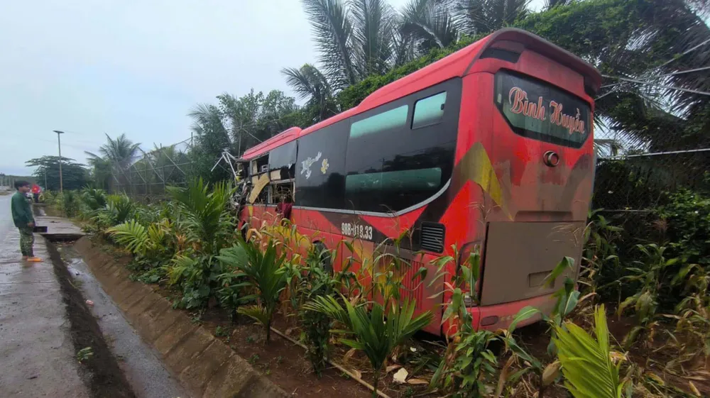 Hai xe khách (6).jpg