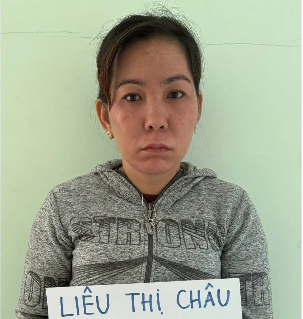 Nhóm này thường đến những nơi tập trung đông người rồi dàn cảnh để cướp giật tài sản của người dân.