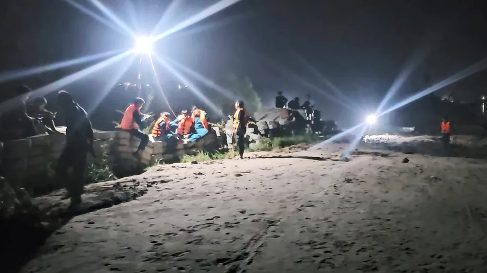 nước cuốn trôi (4).jpg