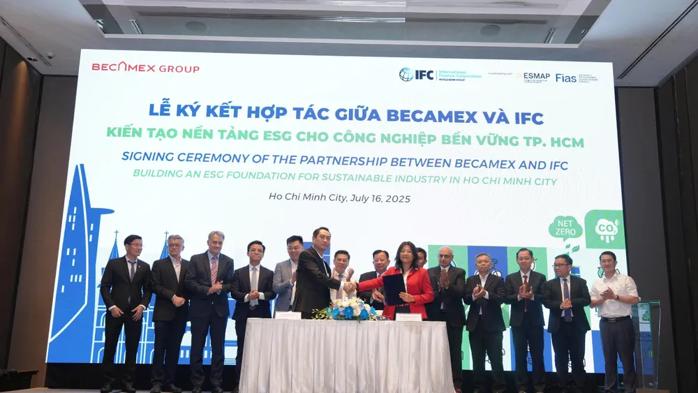 Tập đoàn Becamex và đại diện IFC đã ký kết thỏa thuận hợp tác nhằm triển khai chương trình đánh giá khu công nghiệp sinh thái. khu công nghiệp (1).jpg
