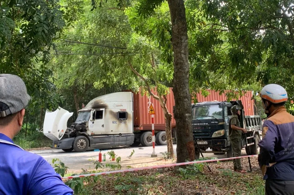 Nghi ghen tuông, người đàn ông đâm đôi nam nữ rồi tự thiêu trên cabin xe  container | Báo Pháp Luật TP. Hồ Chí Minh