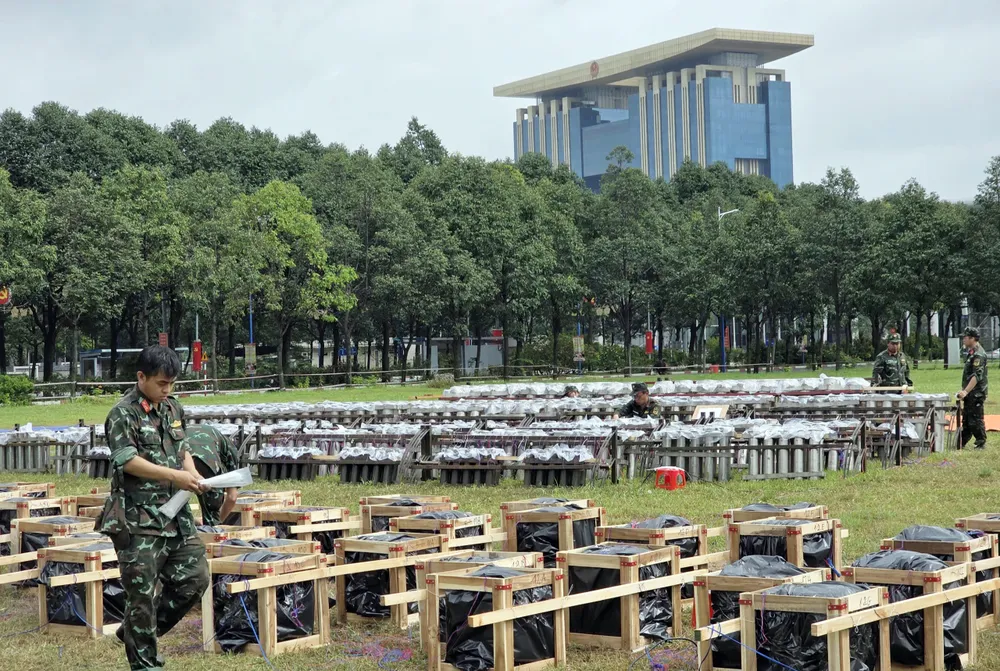 bắn pháo hoa (3).jpg