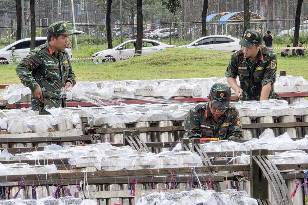 bắn pháo hoa (4).jpg