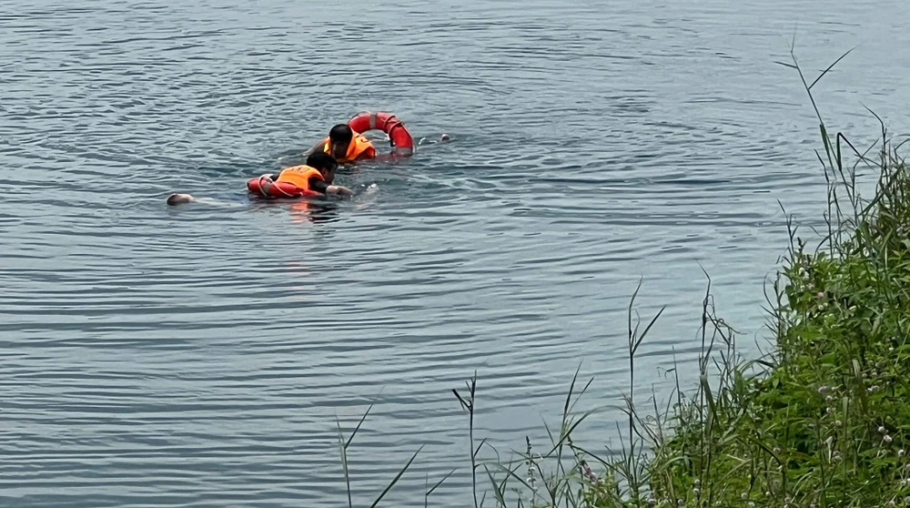 nam sinh đuối nước, (1).jpg