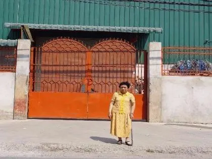 Bà Trần Thị Huệ nói bà xây nhà xưởng nhưng lại bị khởi tố xây nhà ở. Ảnh: N.NGA