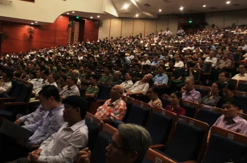 Đà Nẵng: Cử tri ngủ gục, chỉ hai người phát biểu ảnh 2 Đà Nẵng: Cử tri ngủ gục, chỉ hai người phát biểu ảnh 2