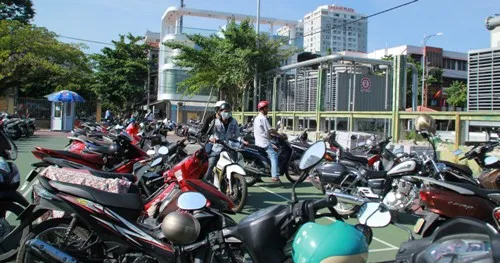 Đà Nẵng: Xe của dân hết cảnh phơi nắng dầm mưa ảnh 1