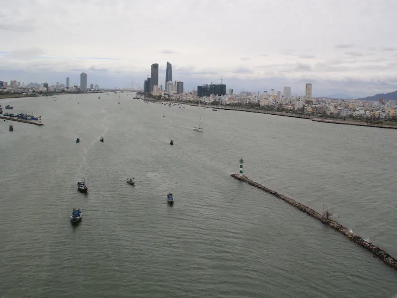 TP Đà Nẵng phối hợp với tư vấn nước ngoài tính toán thực hiện một loạt quy hoạch trên địa bàn TP. Ảnh: LÊ PHI