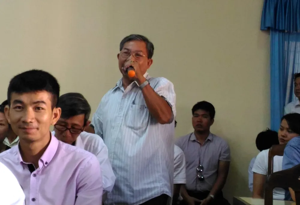 Cử tri Đà Nẵng đặt các câu hỏi cho Đoàn ĐBQH TP Đà Nẵng. Ảnh: LÊ PHI.