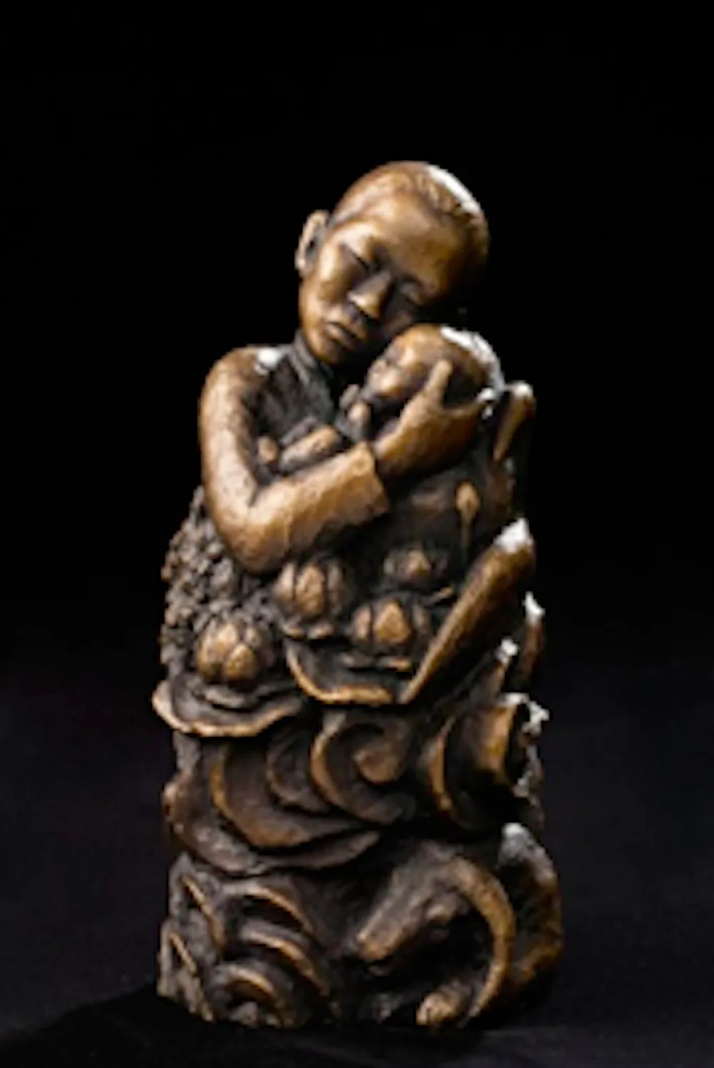 Tượng Pieta Việt Nam vừa được trao tặng. 