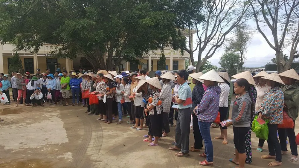 JFC Danang trao hơn 6 tỉ hỗ trợ bà con vùng lũ lụt ảnh 1