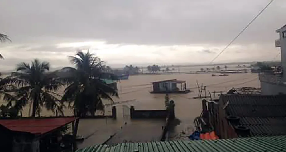 Ngập lũ lại đang hoành hành ở Quảng Bình. Ảnh: Nguyễn Do.