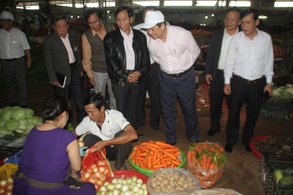 Buộc kê khai xuất xứ hải sản, rau củ trước khi vào chợ ảnh 5