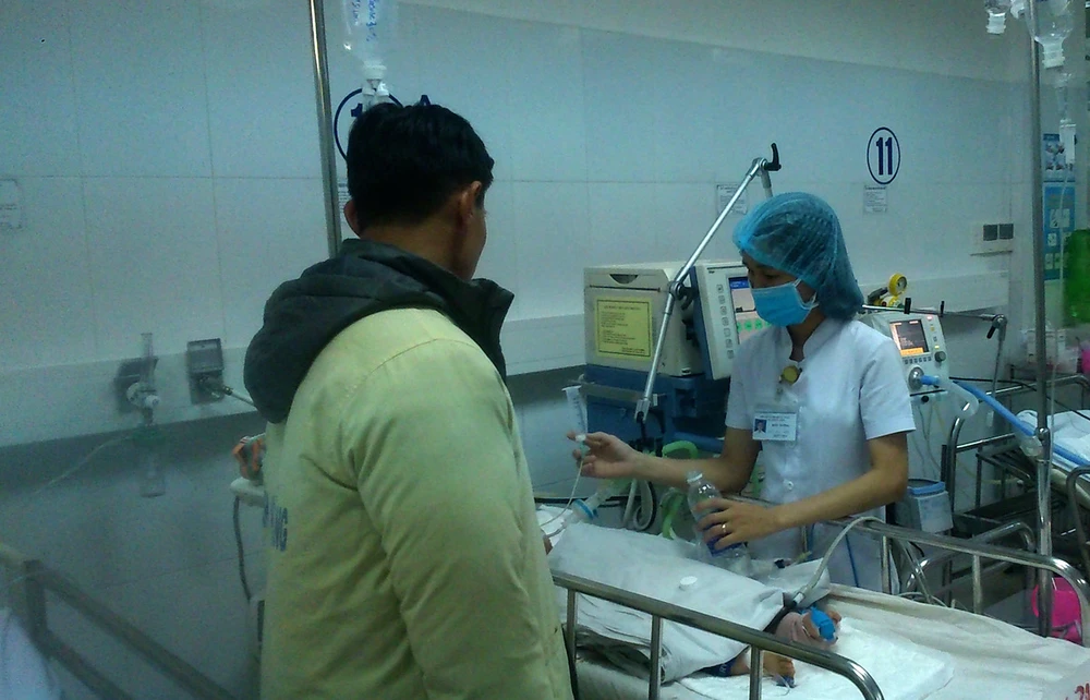 Bé trai 14 tháng tuổi rơi từ tầng 5 nguy kịch ảnh 1 Bé trai 14 tháng tuổi rơi từ tầng 5 nguy kịch ảnh 1