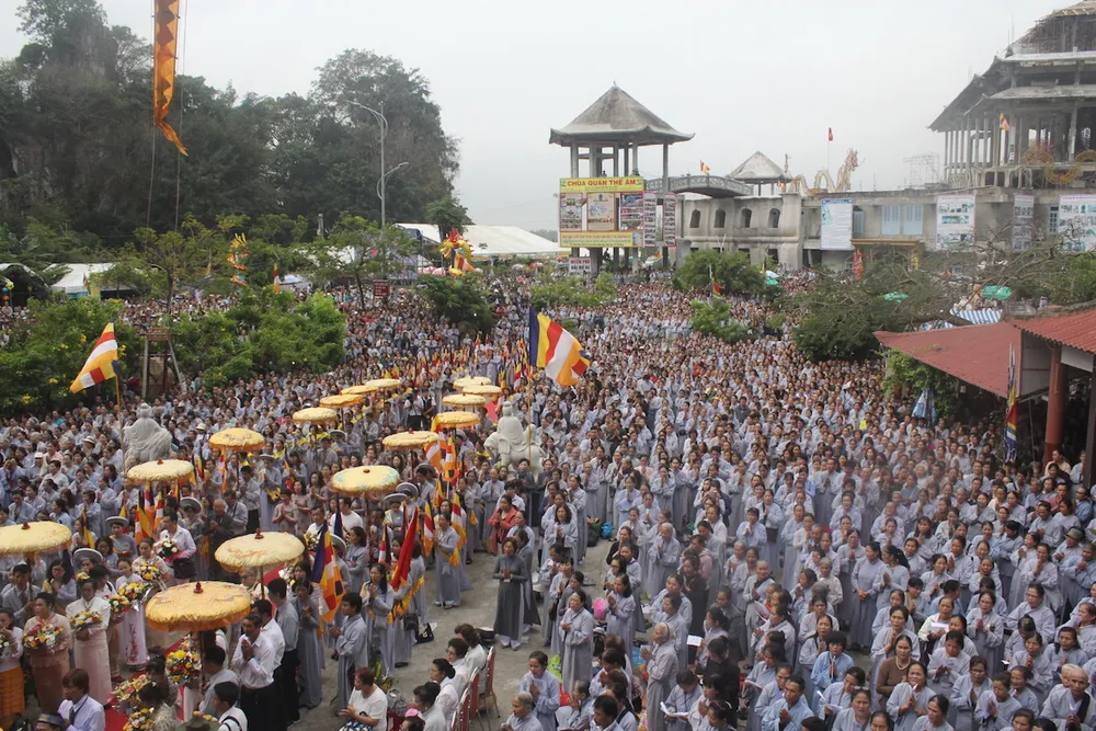 Chùm ảnh: Hàng ngàn người tham dự Lễ hội Quán Thế Âm ảnh 6 Chùm ảnh: Hàng ngàn người tham dự Lễ hội Quán Thế Âm ảnh 6