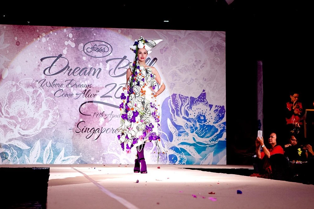 Minh đạt giải bạc cuộc thi cắm hoa Châu Á- Thái Bình Dương