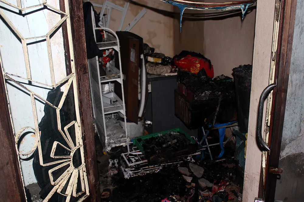 Ngồi xem ti vi, hàng xóm hô cháy nhà mới biết ảnh 1