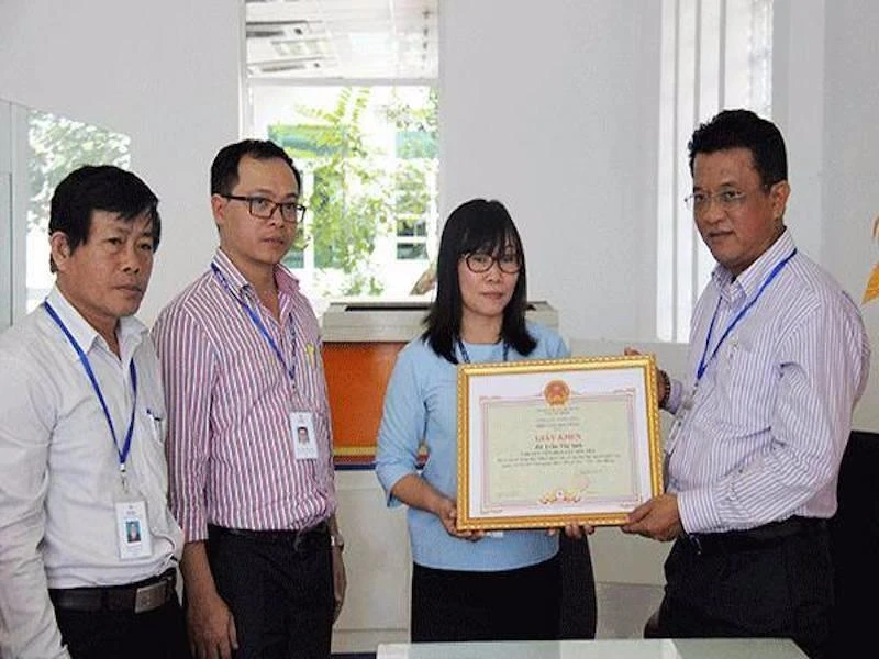 Chị Anh là người trả lại số tiền 1 tỷ đồng nhặt được.