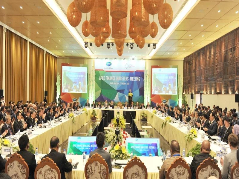 Thủ tướng: 'Tiếp tục đổi mới, cơ cấu lại nền kinh tế' ảnh 2