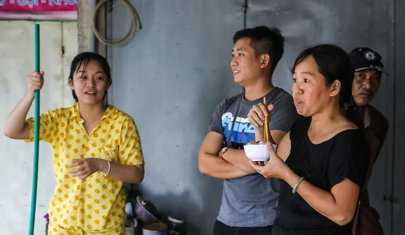 Chùm ảnh: Khách Tây bì bõm lội nước ở Hội An ảnh 2