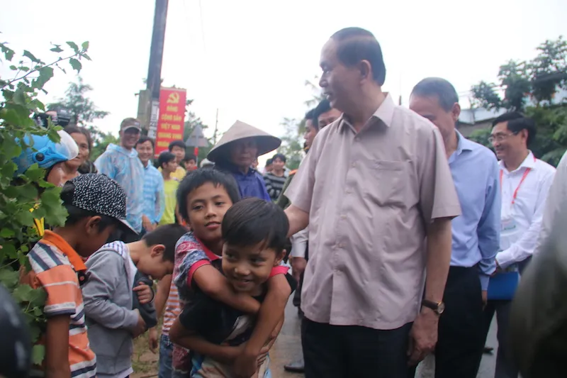 Chủ tịch nước thăm nhân dân vùng lũ ảnh 4 Chủ tịch nước thăm nhân dân vùng lũ ảnh 4