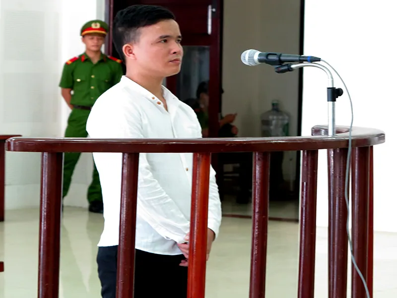 Lãnh 10 năm tù vì lừa chạy việc vào ngành công an