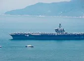 Ngày mai, tàu sân bay USS Carl Vinson tạm biệt Đà Nẵng ảnh 6 Tàu sân bay USS Carl Vinson đã neo tại vịnh Đà Nẵng