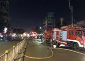 Cháy nhà gần chợ Nguyễn Văn Trỗi, cả khu phố náo loạn
