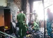 Chập điện xe máy gây cháy nhà ảnh 3 Shop quần áo bốc cháy, 2 cụ già mắc kẹt bên trong