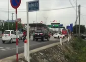 Sẽ phạt nguội xe đi ngược chiều trốn trạm thu phí QL1 ảnh 3 Ô tô nối đuôi chạy ngược chiều 'né' trạm thu phí QL1A