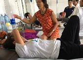 Khởi tố ba người đánh nữ chủ nhà chấn thương sọ não ảnh 2 Côn đồ xông vào đánh nữ chủ nhà chấn thương não