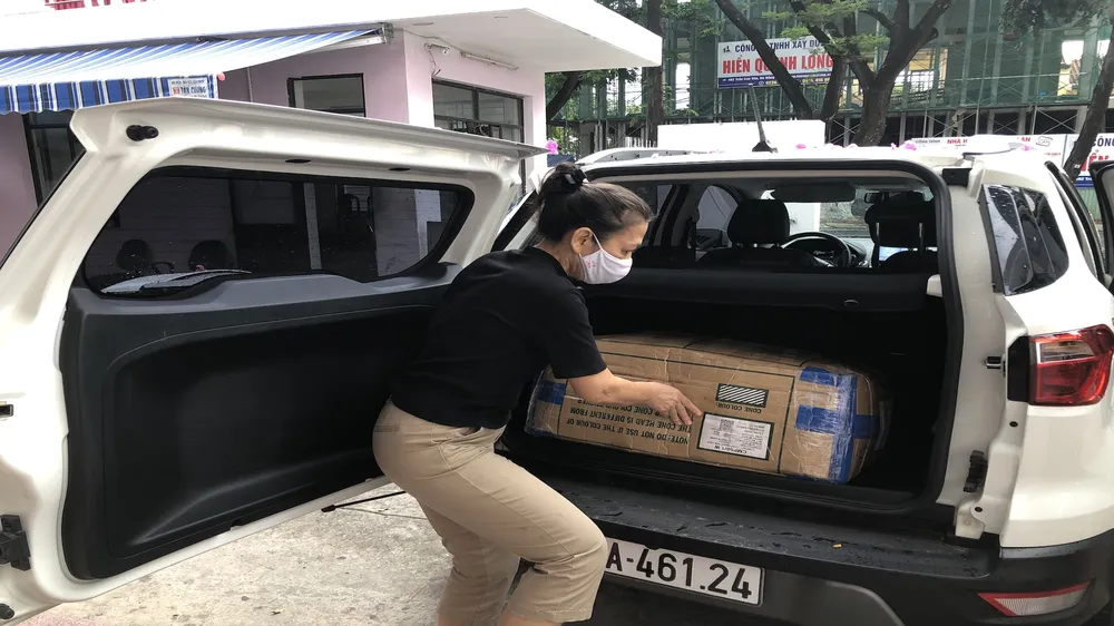 10.000 khẩu trang tới với người dân Hội An và các nhà báo ảnh 2