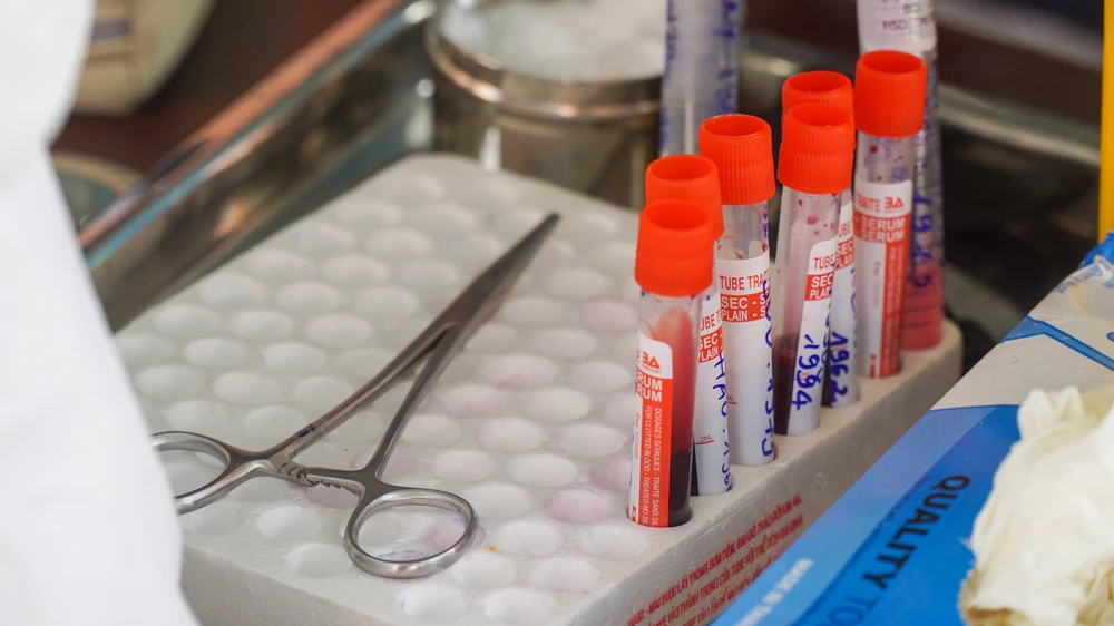 Người nước ngoài ở Đà Nẵng hạnh phúc đi lấy mẫu xét nghiệm ảnh 5