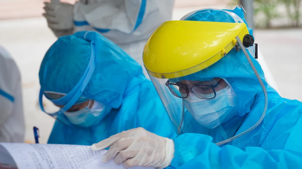 Người nước ngoài ở Đà Nẵng hạnh phúc đi lấy mẫu xét nghiệm ảnh 7