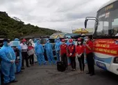 FVG trao tặng 1.000 phần quà cho đồng bào miền núi Quảng Nam ảnh 2 Hội chữ thập đỏ Hà Nội trao quà cho Đà Nẵng trên đèo Hải Vân