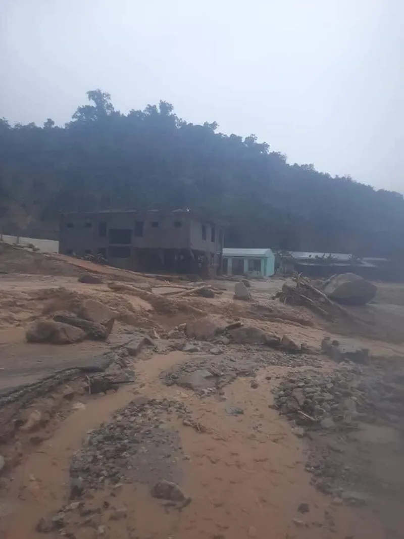 Nóng: Thêm vụ sạt lở làm 3 người chết, 8 người mất tích ảnh 2 Nóng: Thêm vụ sạt lở làm 3 người chết, 8 người mất tích ảnh 2