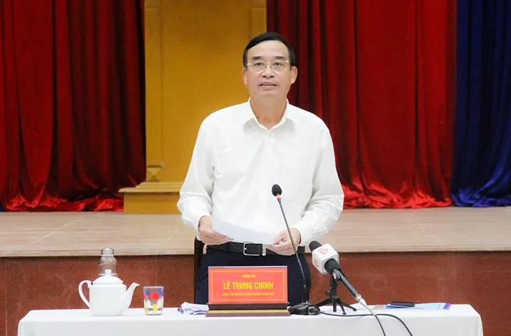 Chủ tịch TP Đà Nẵng Lê Trung Chinh tại buổi làm việc với huyện Hoà Vang. Chủ tịch TP Đà Nẵng Lê Trung Chinh tại buổi làm việc với huyện Hoà Vang.