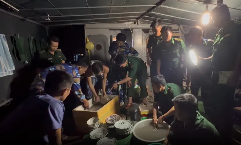 Cổ vật có niên đại ở thế kỷ XVI - XVII được ngư dân trục vớt ở vùng biển huyện Bình Sơn.