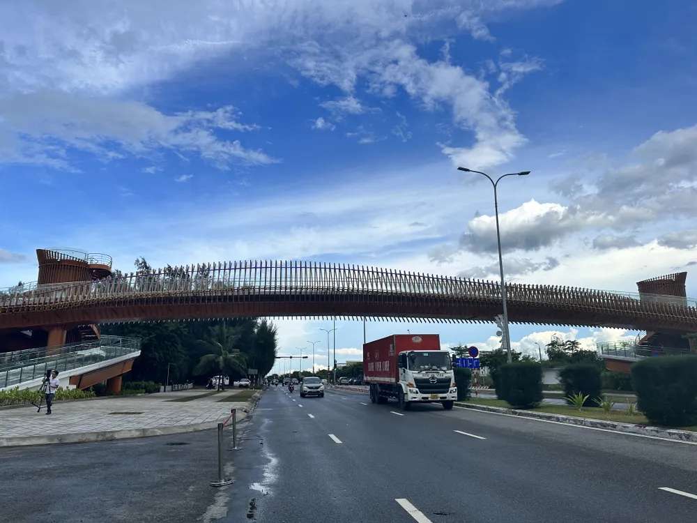 Cây cầu có tổng mức đầu tư 42 tỉ đồng. Ảnh: LP.