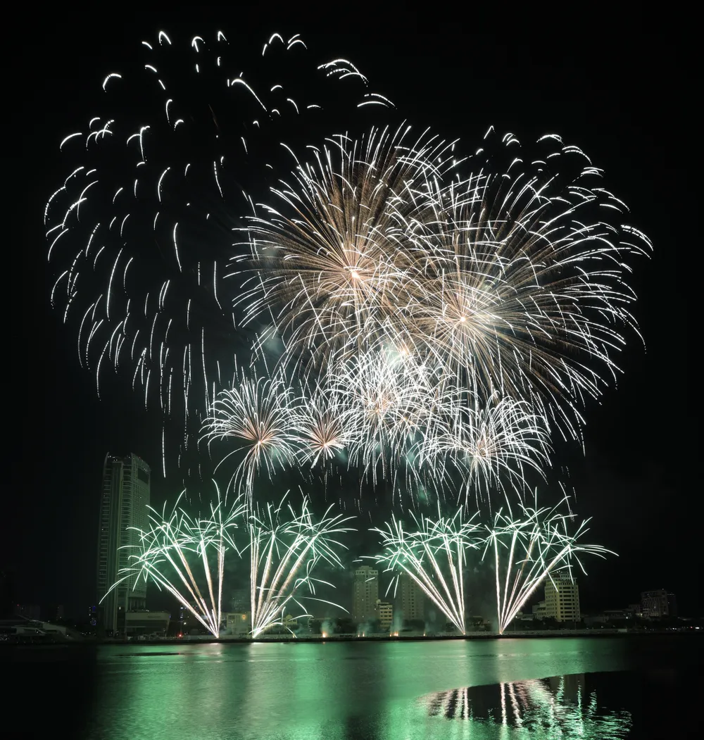 Đội Pháp nhận giải thưởng 20.000 USD. Ảnh:SG. Đội Pháp nhận giải thưởng 20.000 USD. Ảnh:SG.