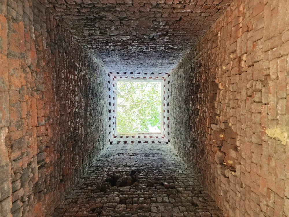 Vài chục năm trước với sự khéo léo những viên gạch nung được sắp xếp khoa học, tạo thành lò gạch cũ. Ảnh: MINH TRƯỜNG.