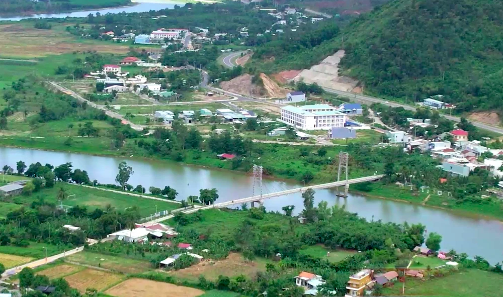 Trường mới được đầu tư xây dựng cao tầng, có khả năng chống lũ. Ảnh: MT.