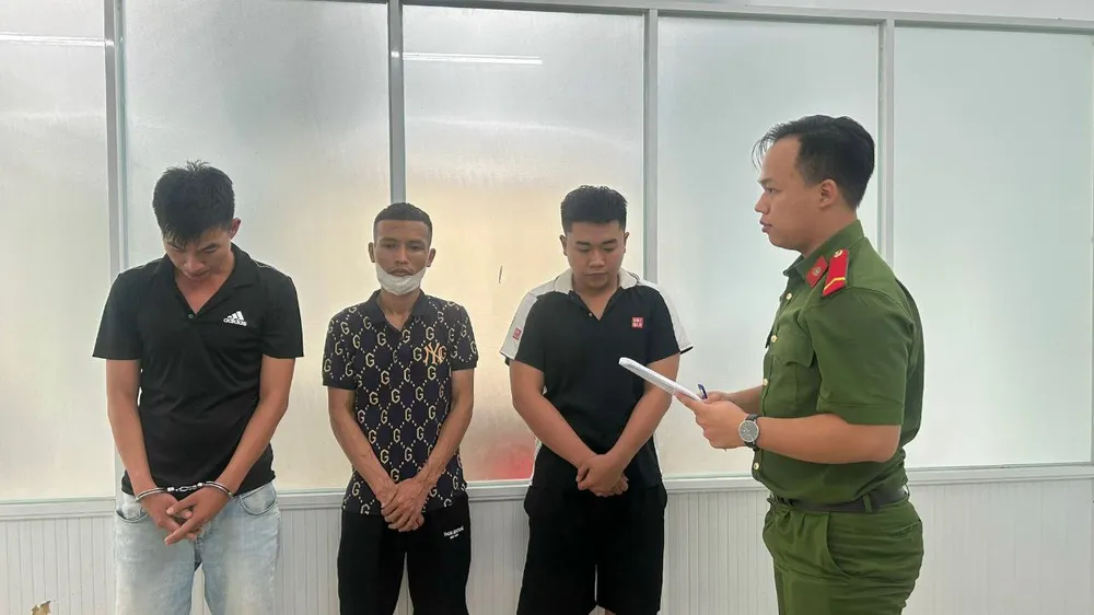 Thành, Nghiêm, Anh bị tạm giữ. Ảnh: CA cung cấp. Cho-vay-lai-nang-tai-da-nang.JPG