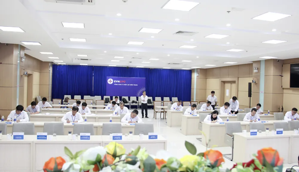 Các thí sinh dự thi. Ảnh: NT. Dien-luc-thi-tuyen.jpg