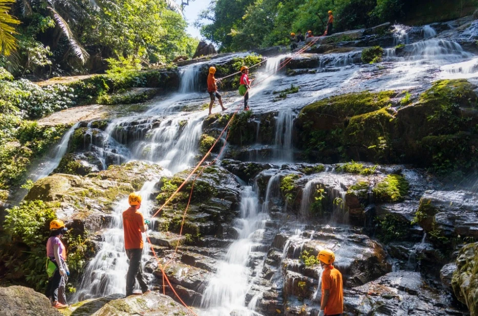 Du khách tới Quảng Bình