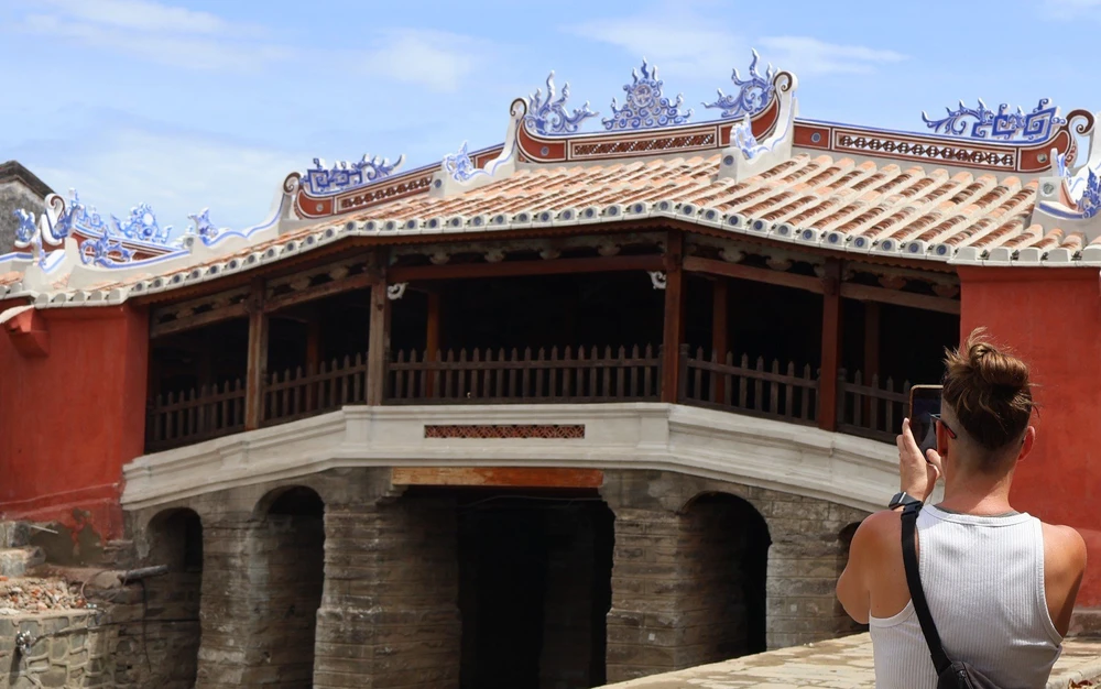Hội An trùng tu di tích Chùa Cầu. Ảnh: TN. trùng tu di tích