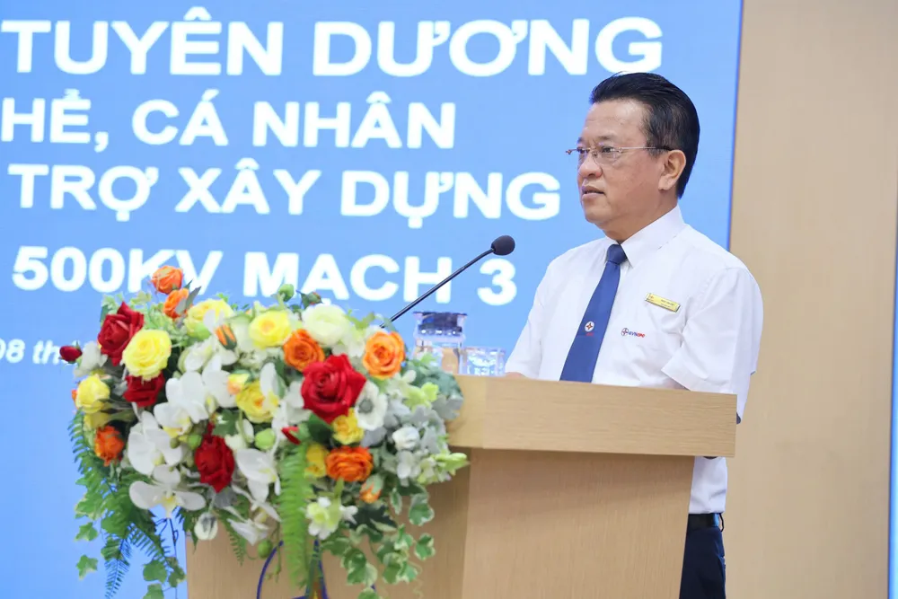 Tổng giám đốc EVNCPC Ngô Tấn Cư phát biểu ghi nhận và đánh giá cao sự nỗ lực, cống hiến của 463 CB-CNV trực tiếp tham gia hỗ trợ xây dựng dự án trọng điểm của ngành điện. ong-ngo-tan-cu.jpg