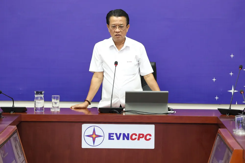 Tổng giám đốc EVNCPC Ngô Tấn Cư chỉ đạo huy động toàn lực khẩn trương ứng phó bão số 6. Tong-giam-doc-ngo-tan-cu.JPG